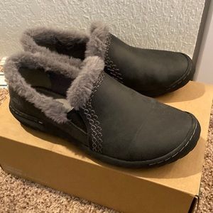 Worn. JBU faux fur lined loafer. Black. grayish colored lining. Size 8 1/2. Nice
